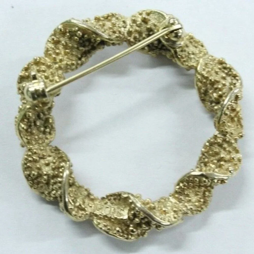 Emmons Gold Plated Wreath Brooch Pin 1.5